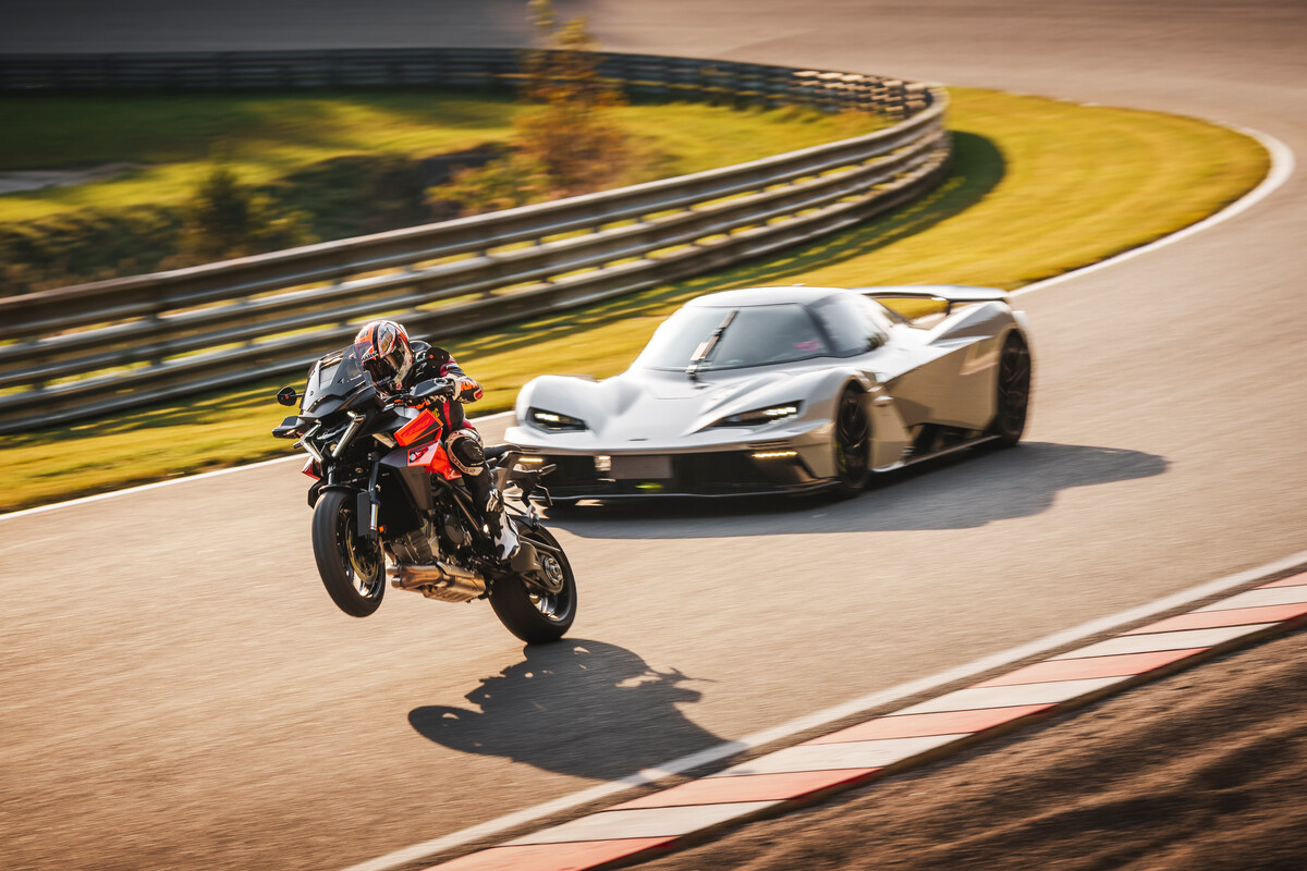 La Combinación Definitiva de Potencia y Comodidad: Nueva KTM 1390 Super Duke GT 2025